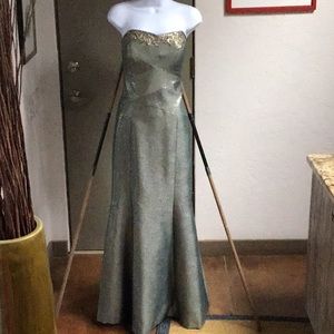 ❌❌ SOLD ❌❌Strapless Evening Dress